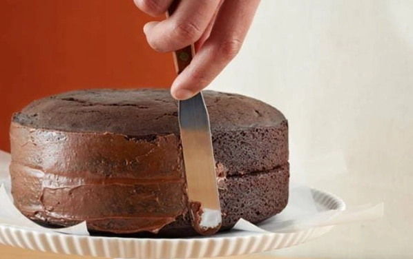 how to crumb coat a cake