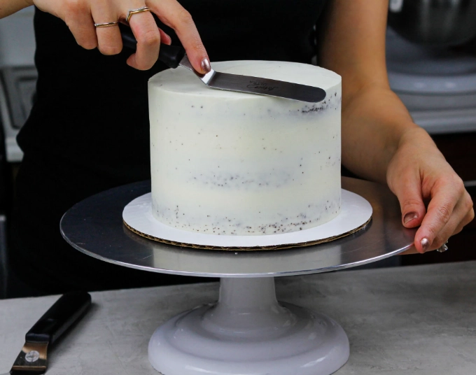 how to crumb coat a cake