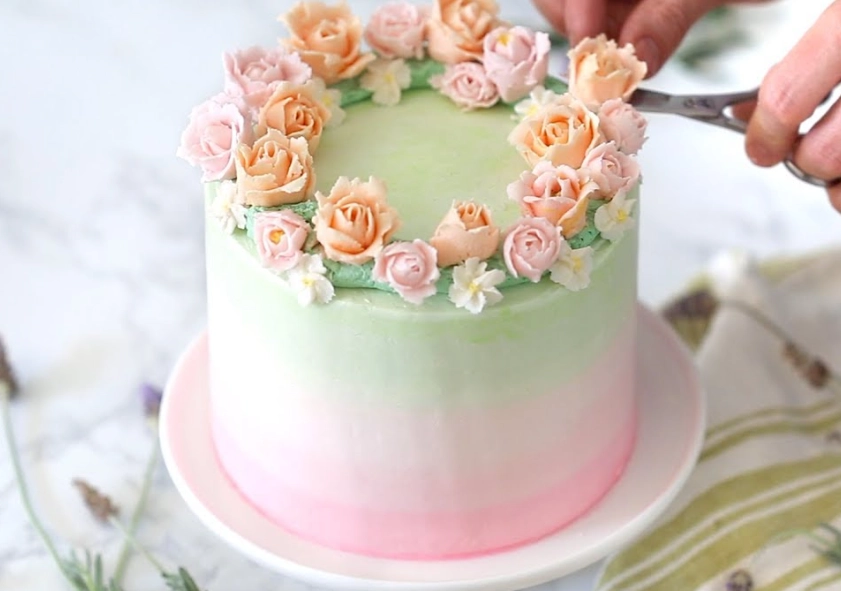 how to ice a cake smoothly