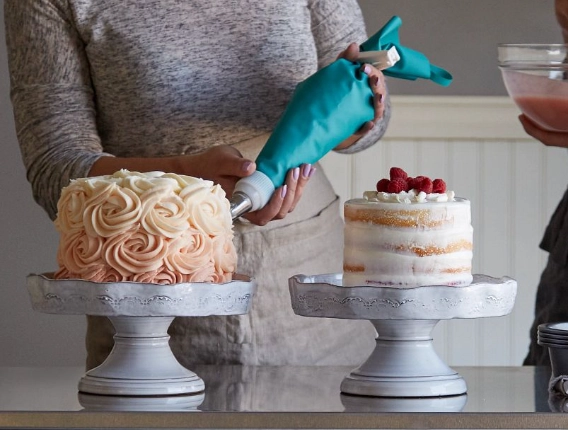 How to decorate a cake professionally