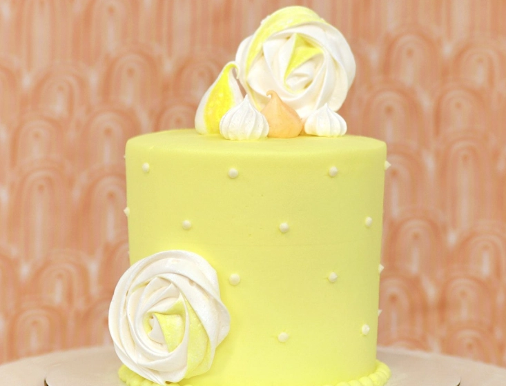 How to make a cake look more professional?