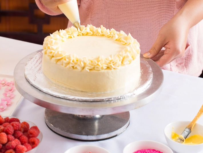 how to frost a cake