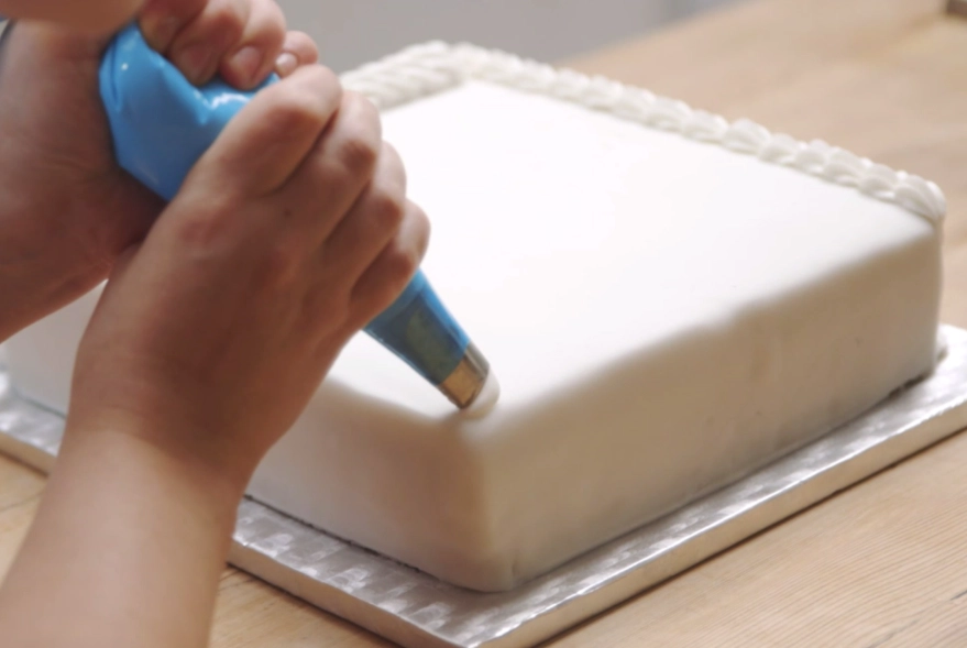 cake decorating medium
