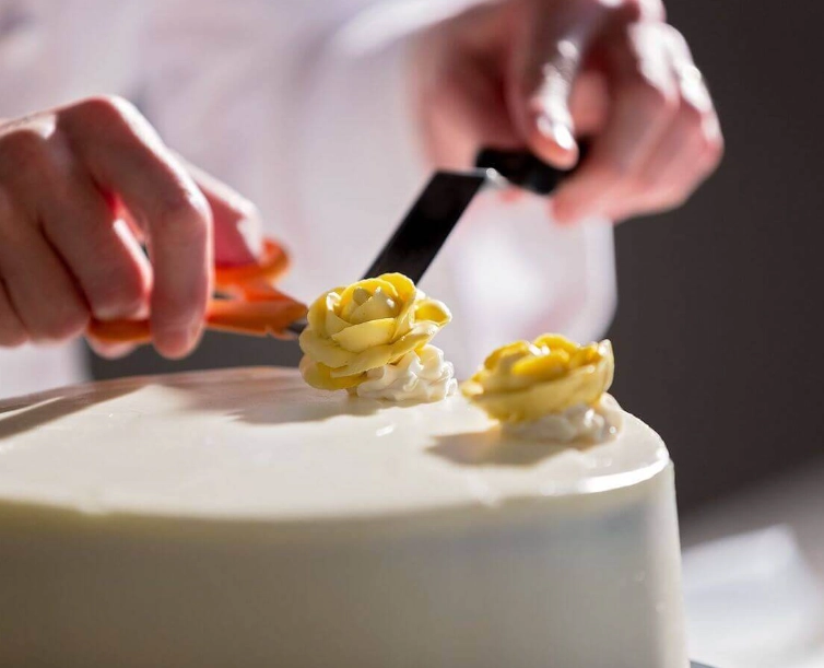 What is the liquid that cake decorators use?