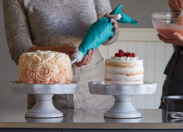 liquid for cake decorating