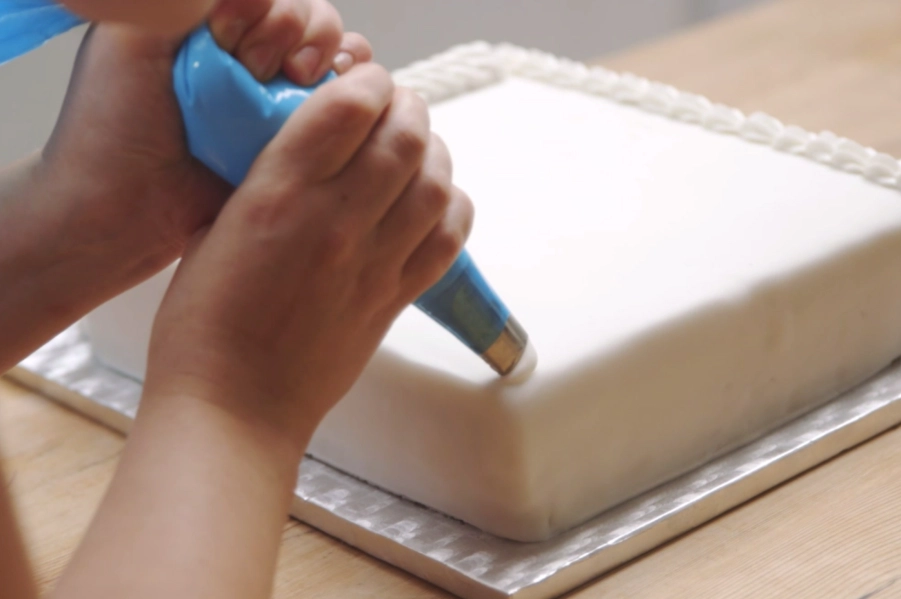 easy cake decorating for beginners