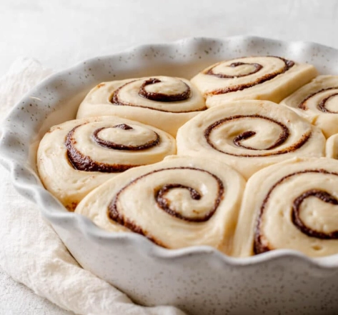 cinnamon rolls with milk cinnamon rolls with milk