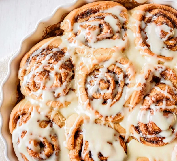 What are the ingredients in cinnamon rolls?