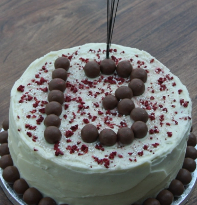 birthday cake decorating for adults