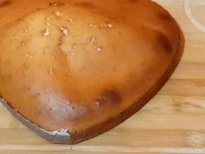 How to make a plain cake look fancy?