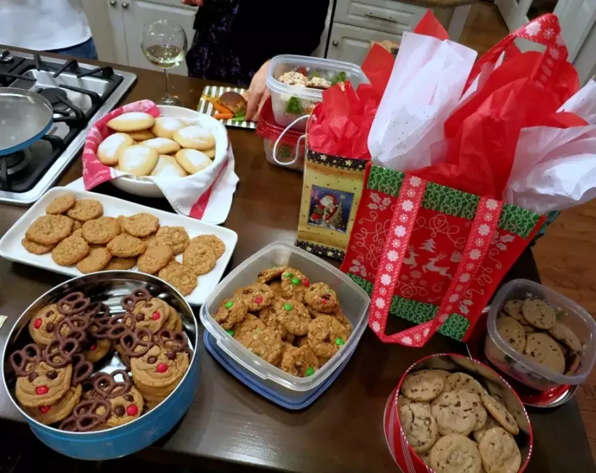 How to do a fun cookie exchange?