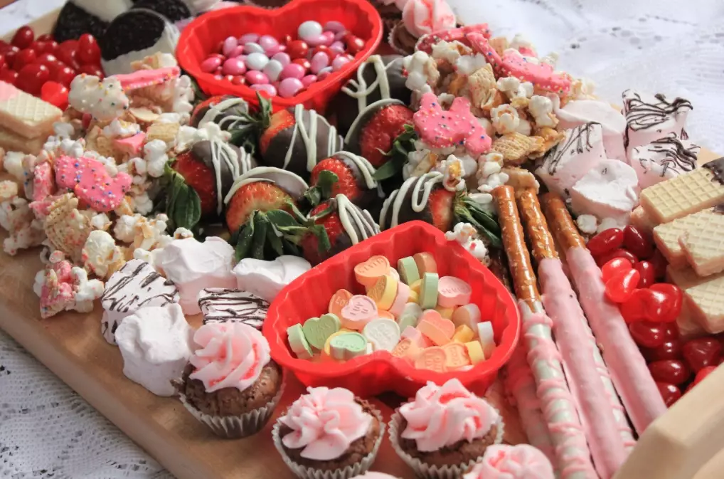 Valentine's Day dessert bar Valentine's Day dessert bar